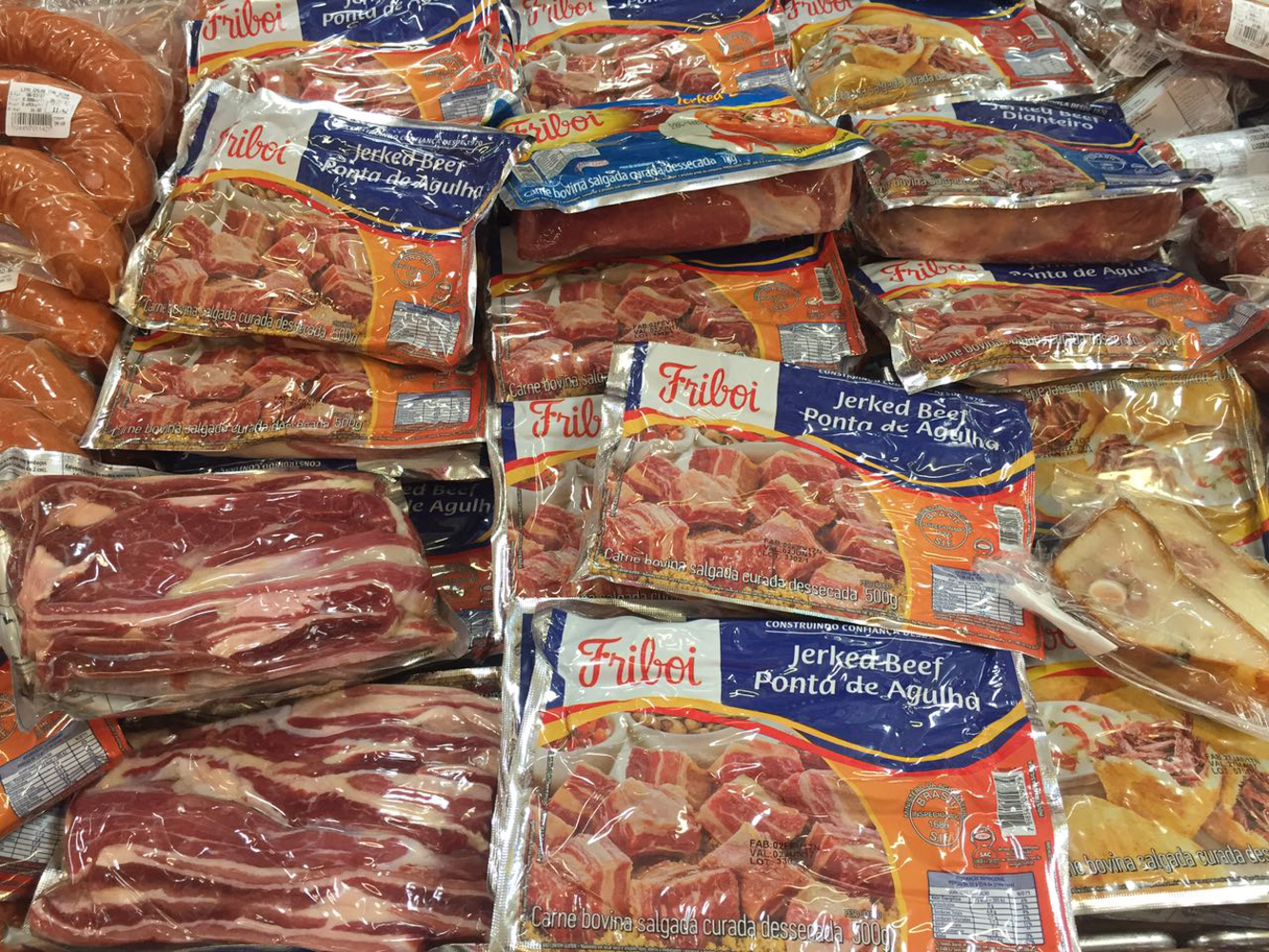 Carnes da Friboi encontradas no Supermercado Carvalho 