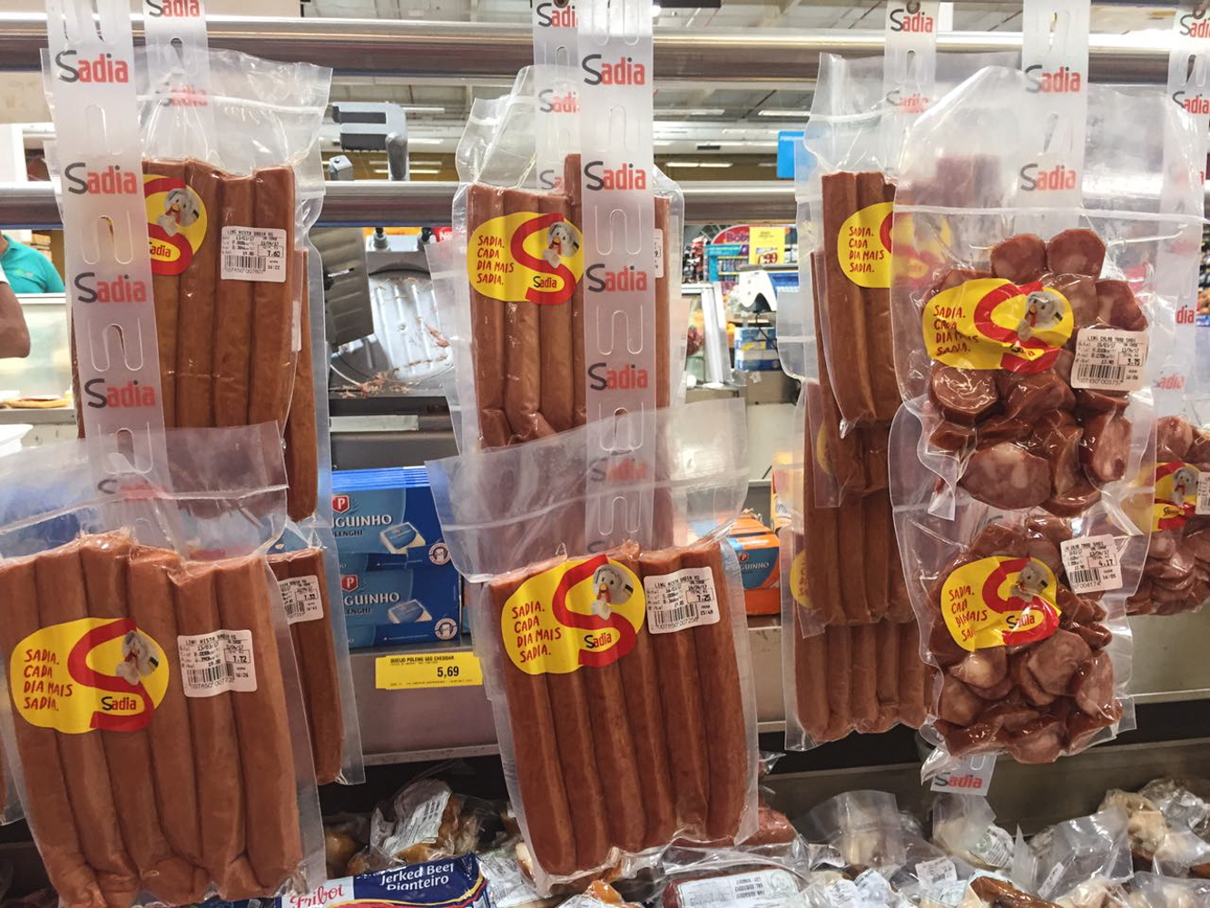 Linguiça da Sadia encontrada no Supermercado Carvalho 