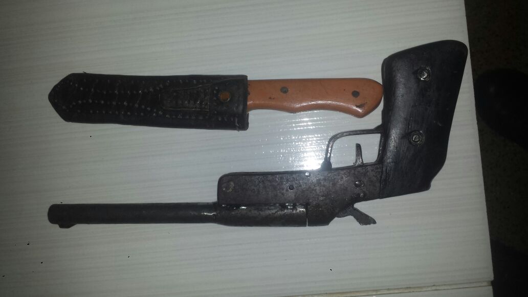 Armas que estavam com a vítima