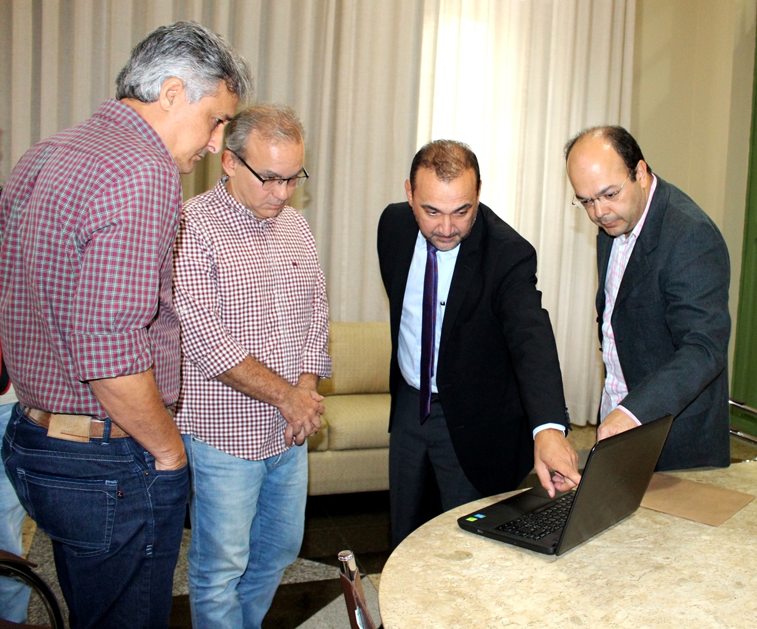 Prefeito reunido com Erivan Lopes, Fernando Said e Otávio Nogueira Matias.