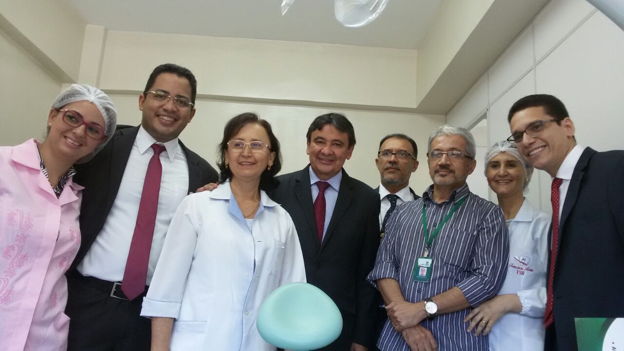 Governador Wellington Dias no consultório odontológico da Acadepen