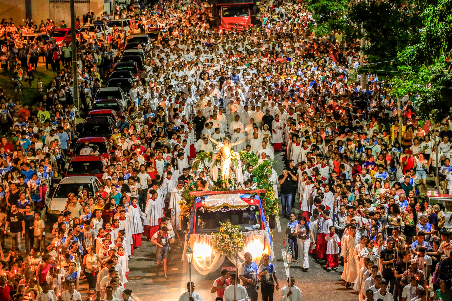 Ressuscita com cristo atraiu milhares de fiéis