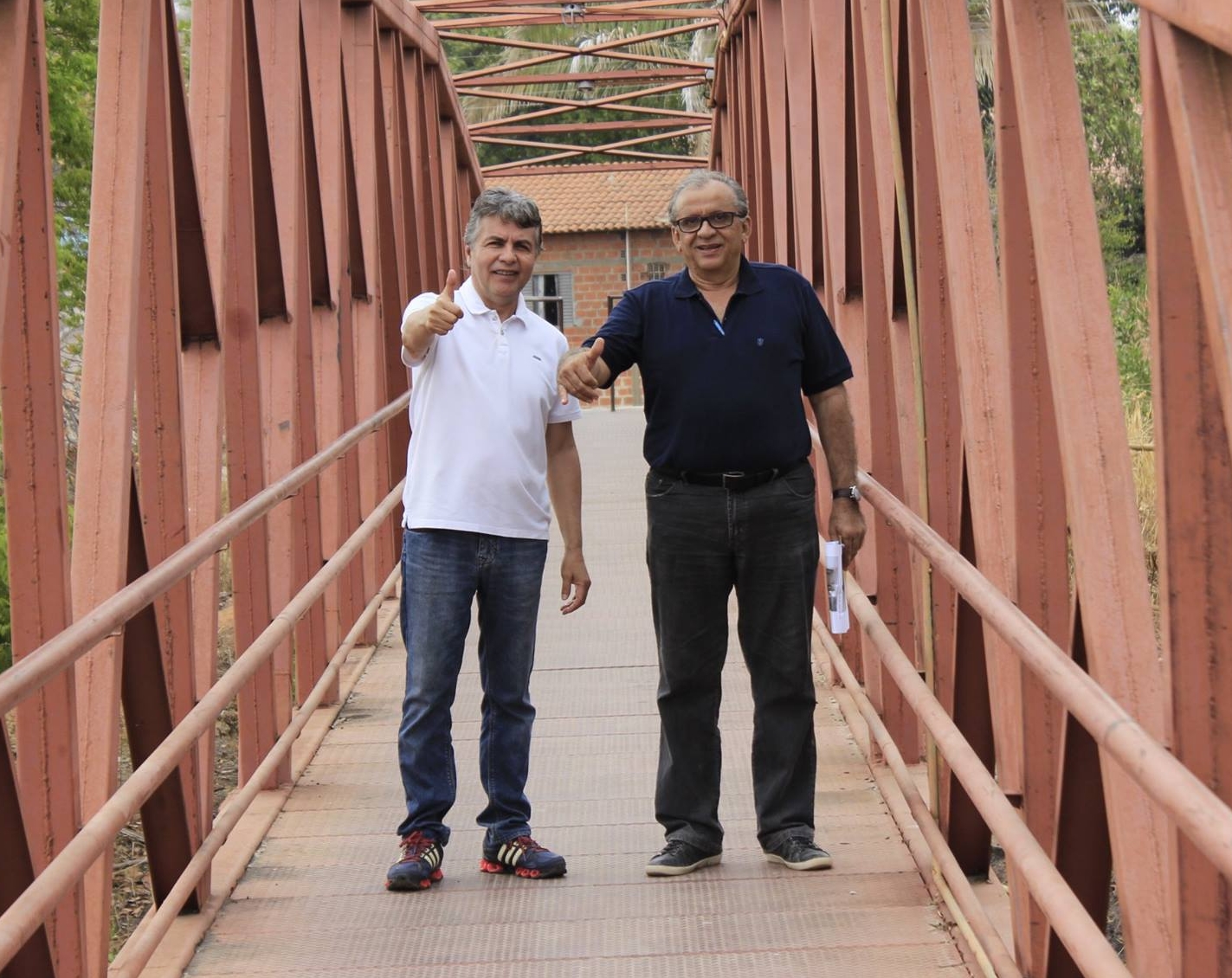 Prefeito João Luiz (à esquerda) com o vice Zé Noronha (à direita) 