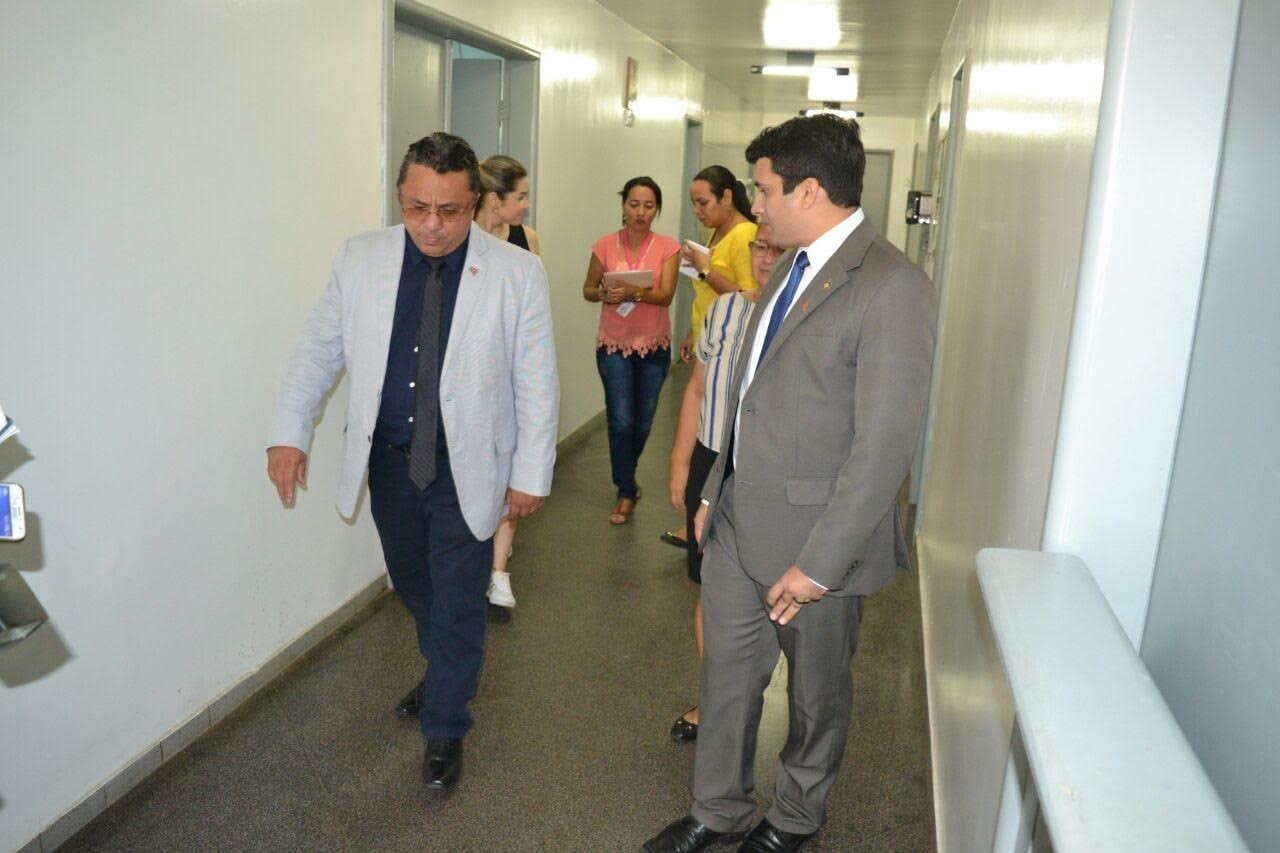 Dudu durante visita 