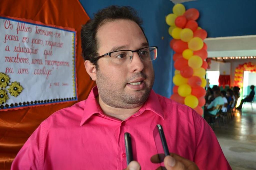 Prefeito vai gastar quase meio milhão de reais na compra de material de construção