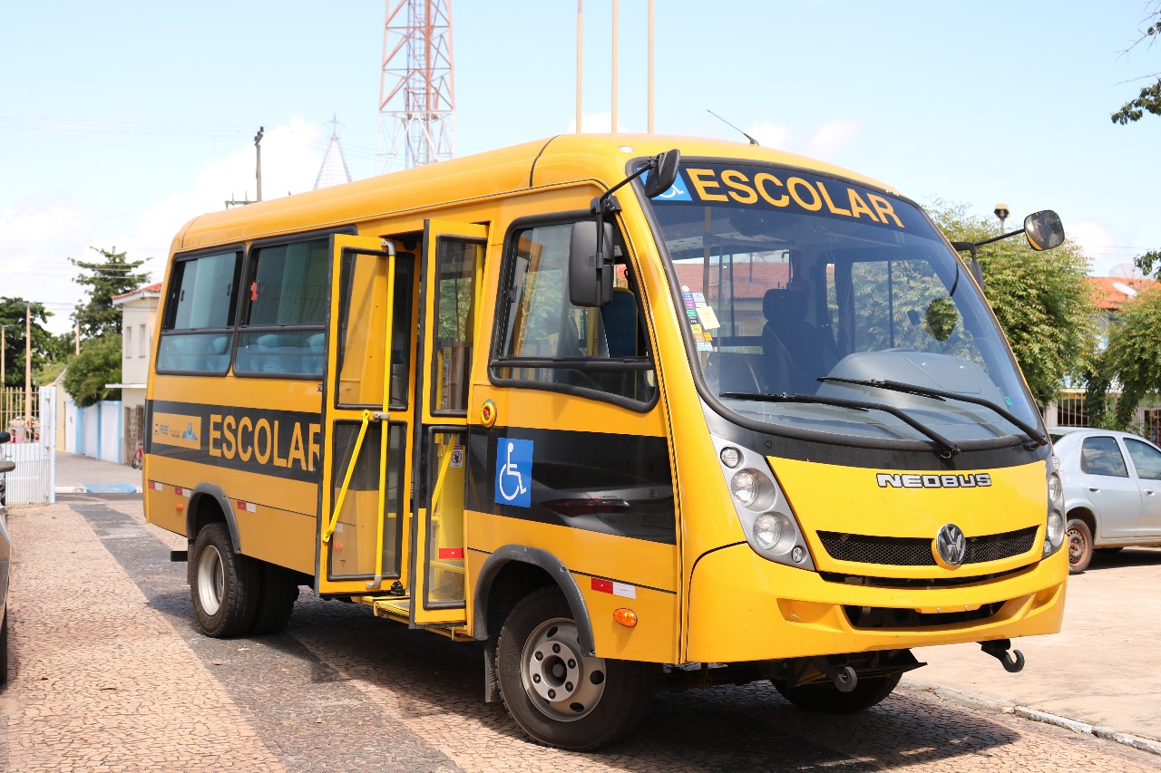Prefeitura de Cocal entrega ônibus escolar para alunos 