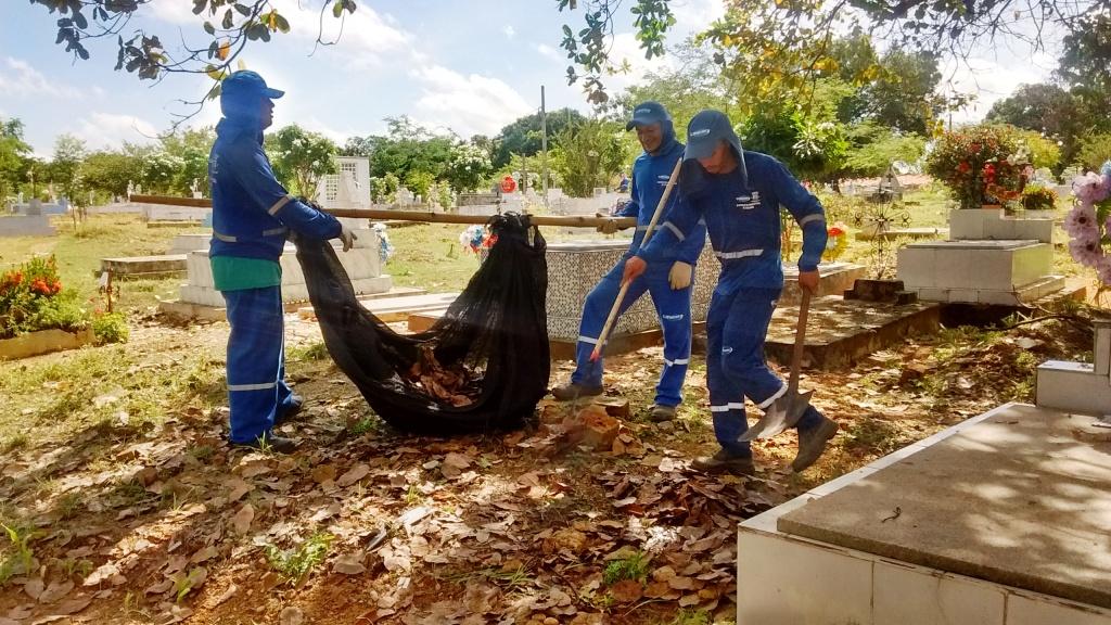 Cemitérios estão sendo limpos para visita do dia das mães 