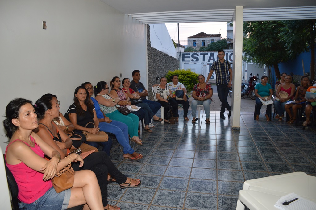 Servidores denunciam descumprimento de acordo