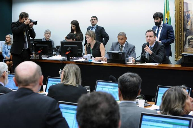 Rodrigo Pacheco preside CCJ da Câmara