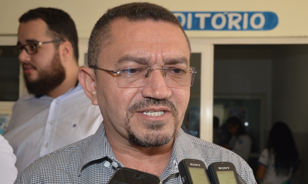 Padre Walmir contesta paralisação dos servidores