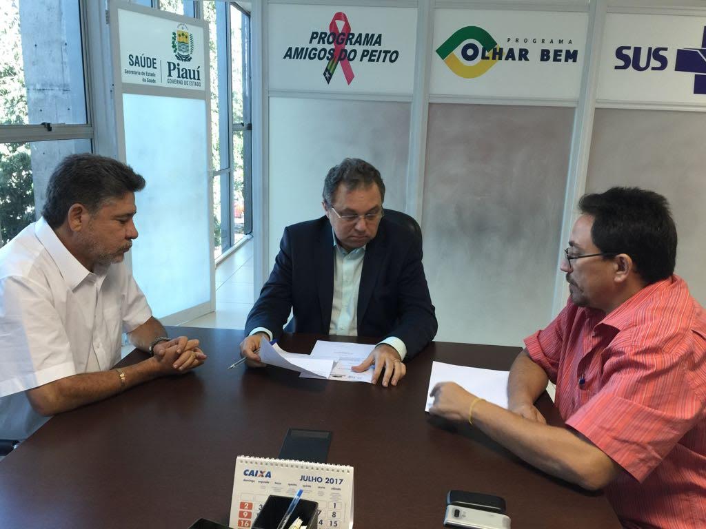 João Madison e Walter Alencar em audiência na Sesapi