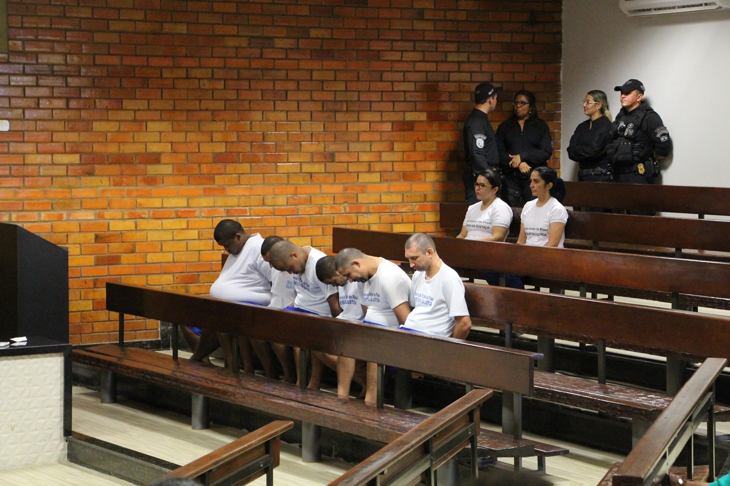 Acusados de participação na morte do cabo Claudemir em audiência