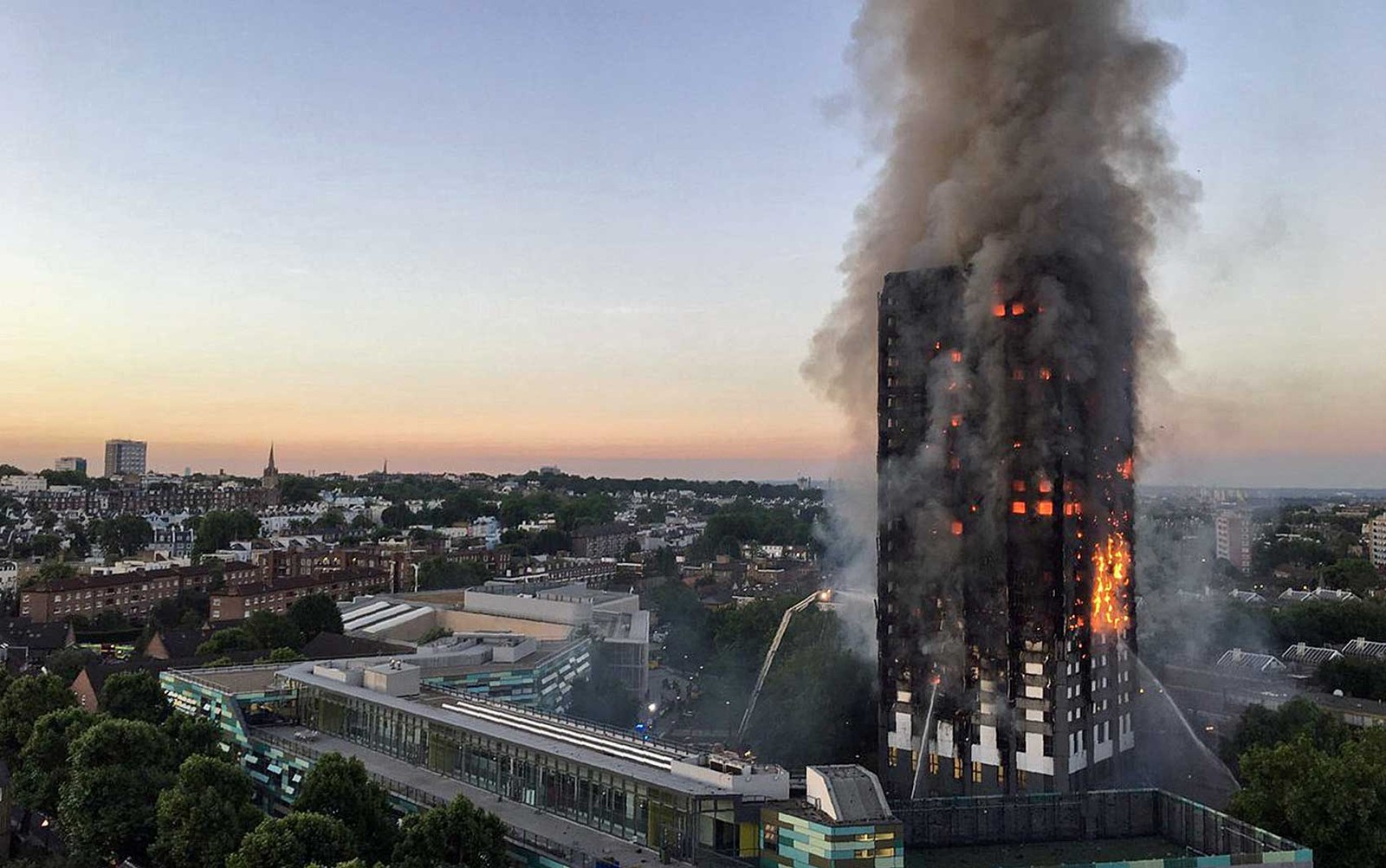 Incêndio em prédio de Londres