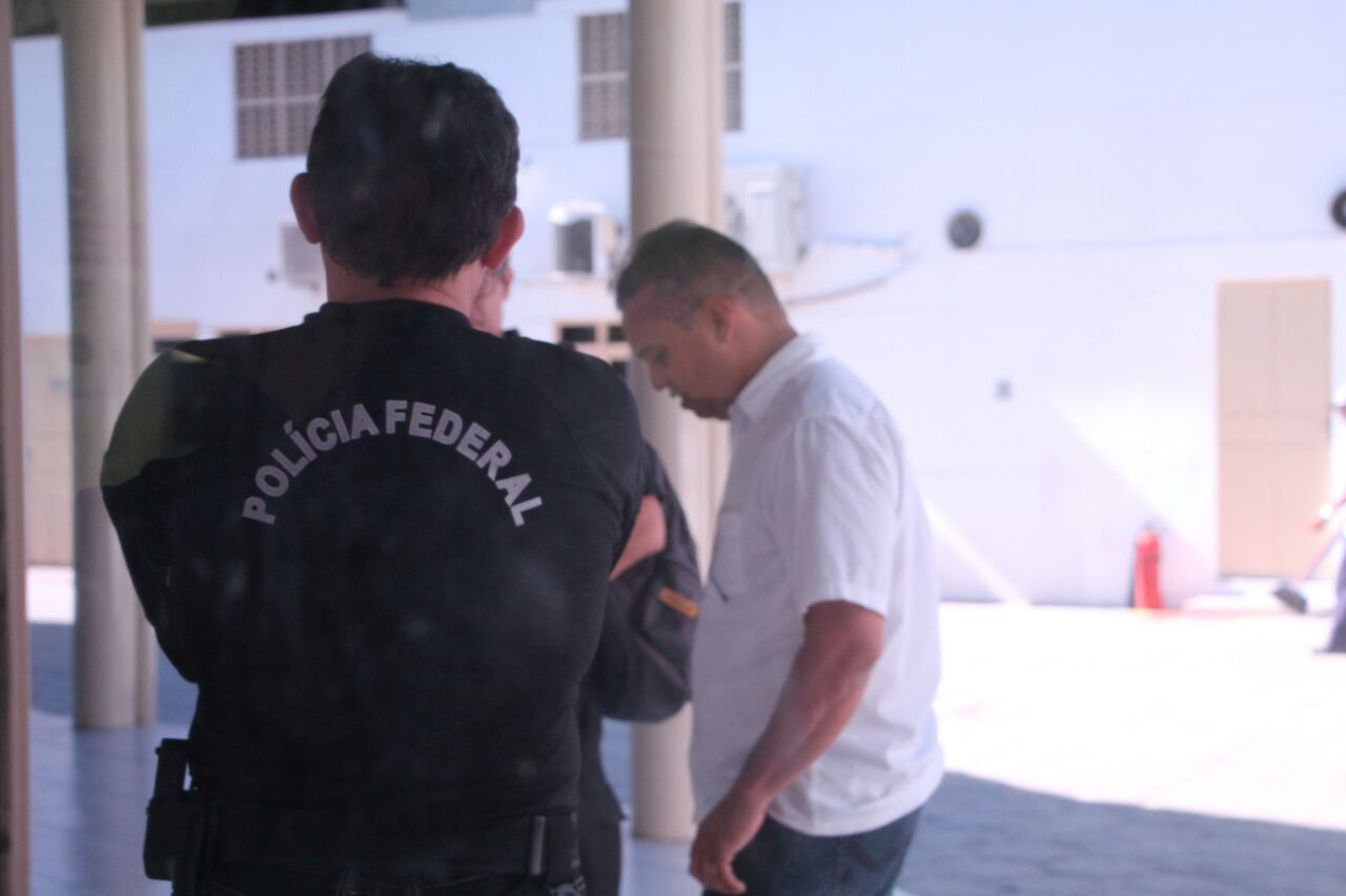 Agentes na sede da PF em Teresina