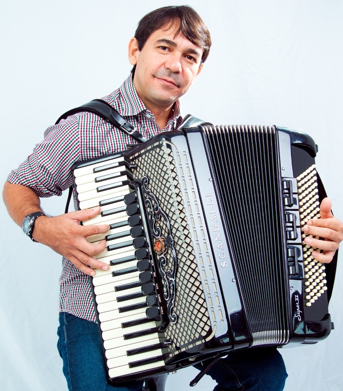 Cantor e sanfoneiro Ivan Silva é atração de hoje no projeto Boca da Noite.