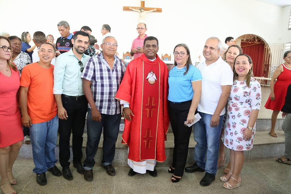 Vilma Amorim recepciona padre Jeremias