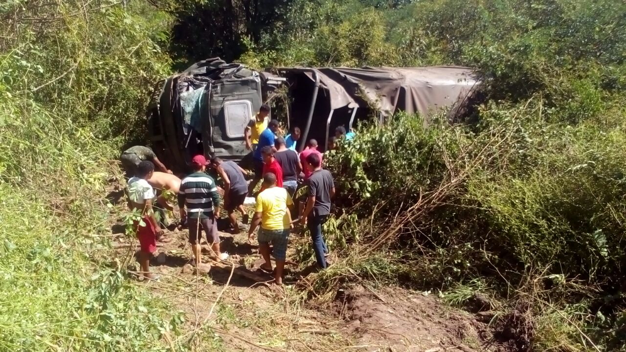 Acidente com caminhão do Exército