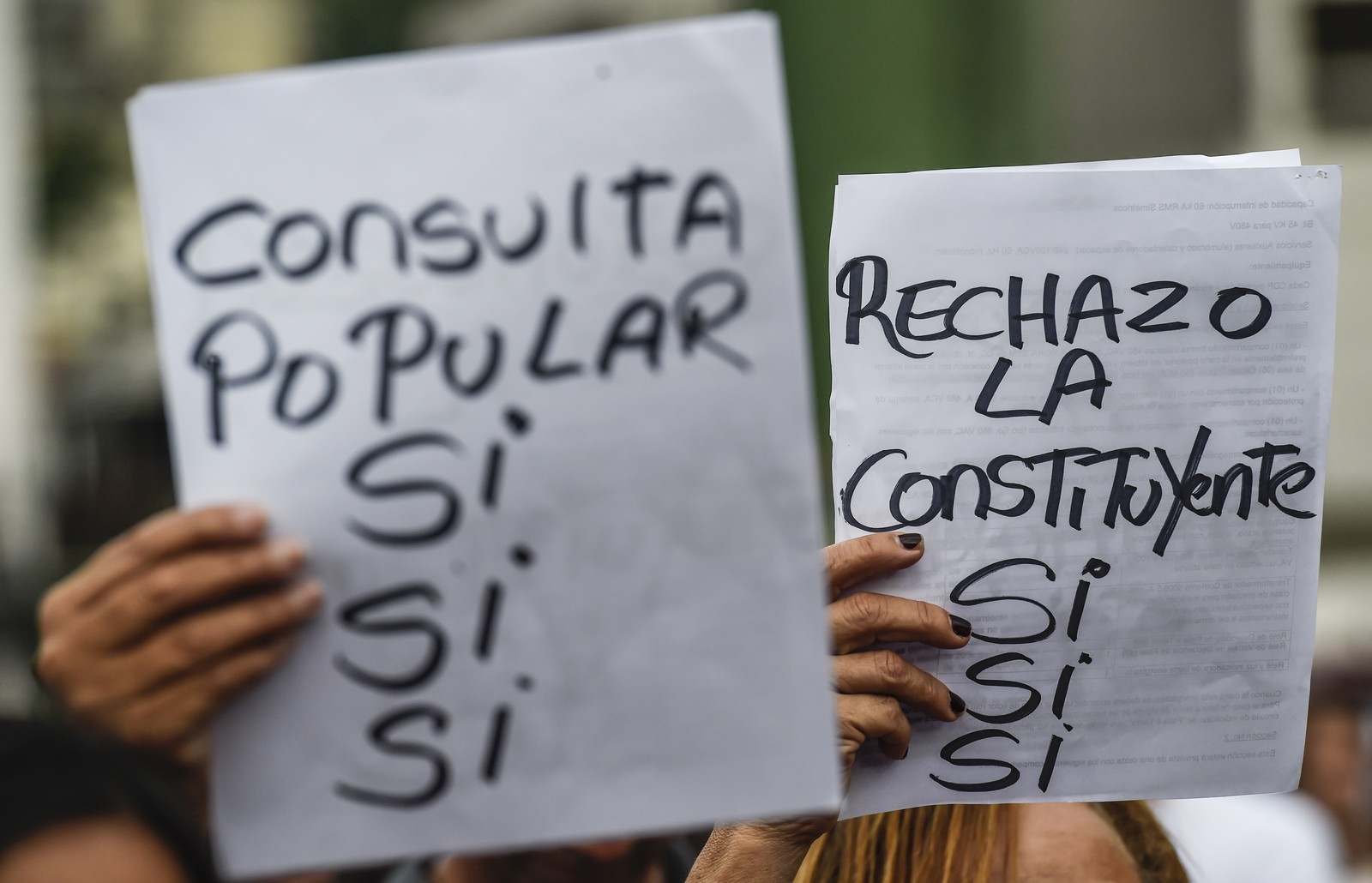 Manifestantes pedem a saída de Maduro