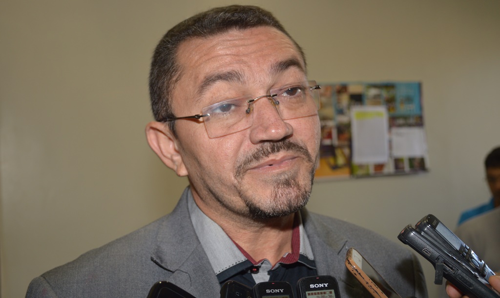 Padre Walmir garante que Controladora fica no cargo