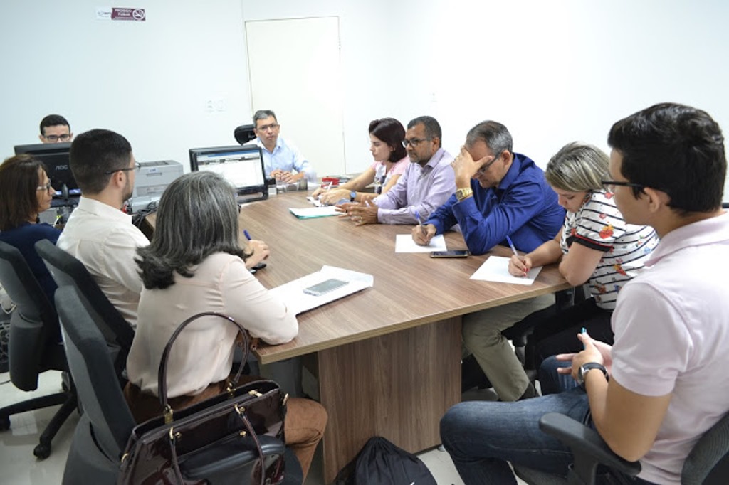 Audiência contou com a presença de representantes dos servidores e da secretaria municipal de Saúde.