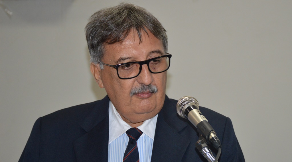 Carlos Luís (PSDB) pede licença por 121 dias.