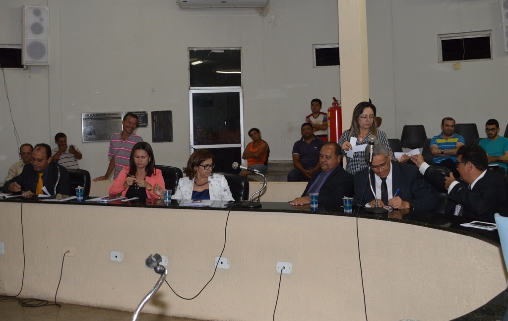 Vereadores no momento do voto
