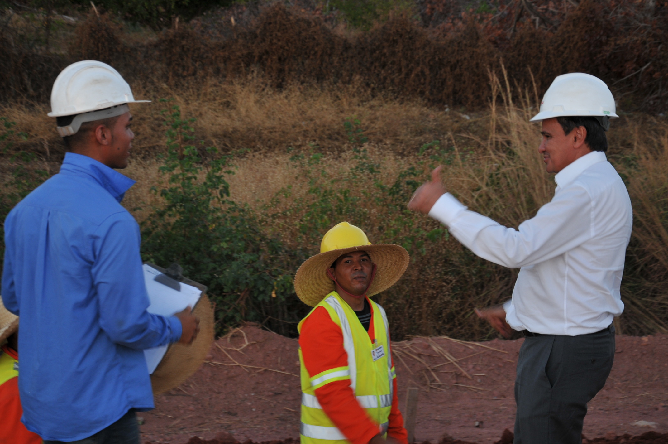 Wellington Dias visita obras em Teresina