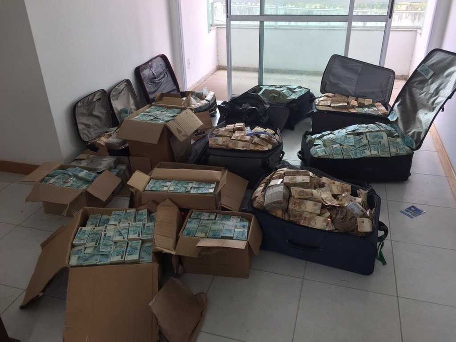 Dinheiro encontrado em apartamento que seria utilizado por Geddel