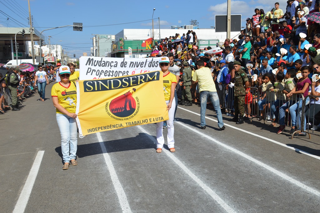Diretores do Sindserm participam do desfile do Grito dos Excluídos