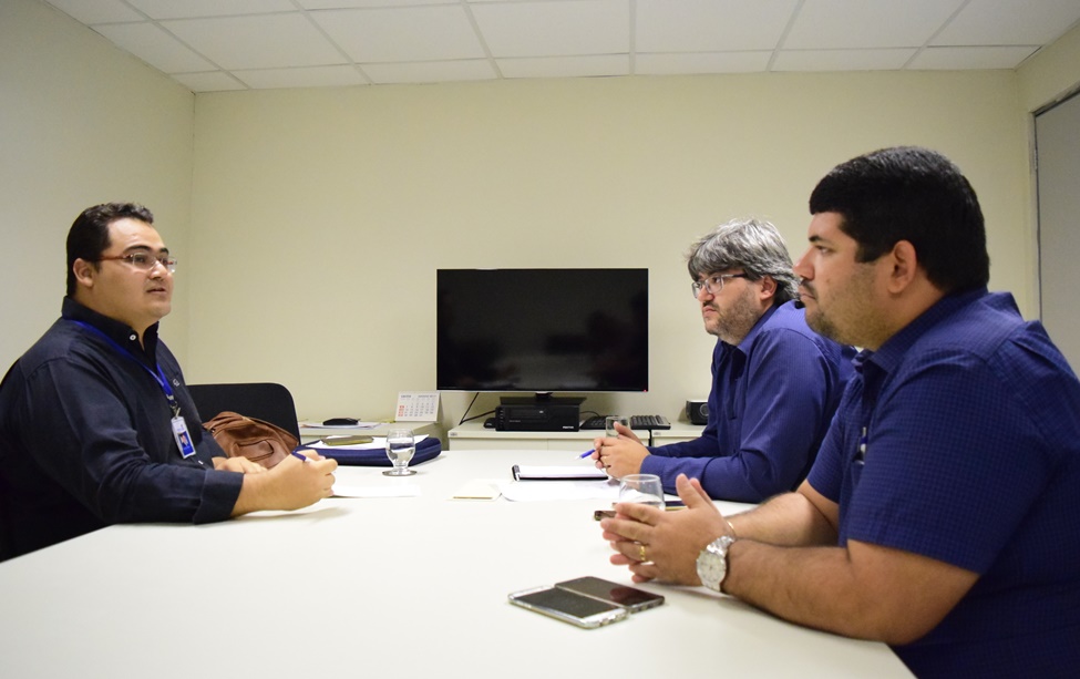 Reunião para tratar da criação de aplicativo