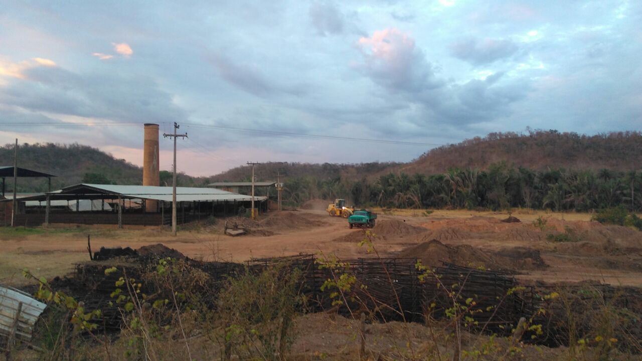 Uso das máquinas na Cerâmica Paraíso