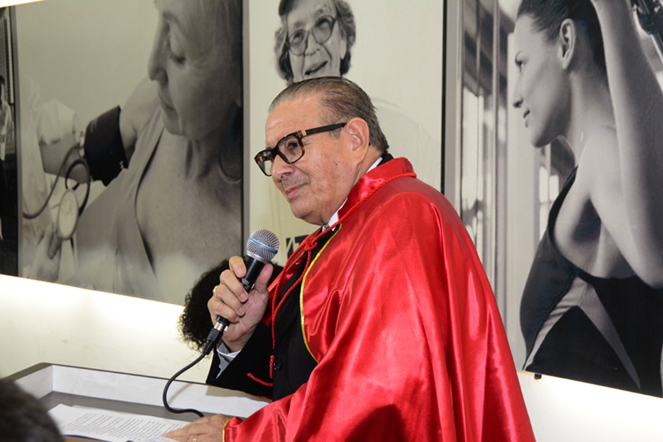 Valcedi recebe posso na Academia de Letras