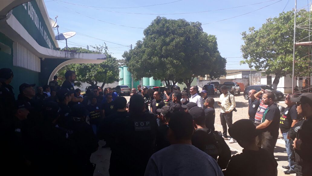 Agentes reunidos na Casa de Custódia de Teresina