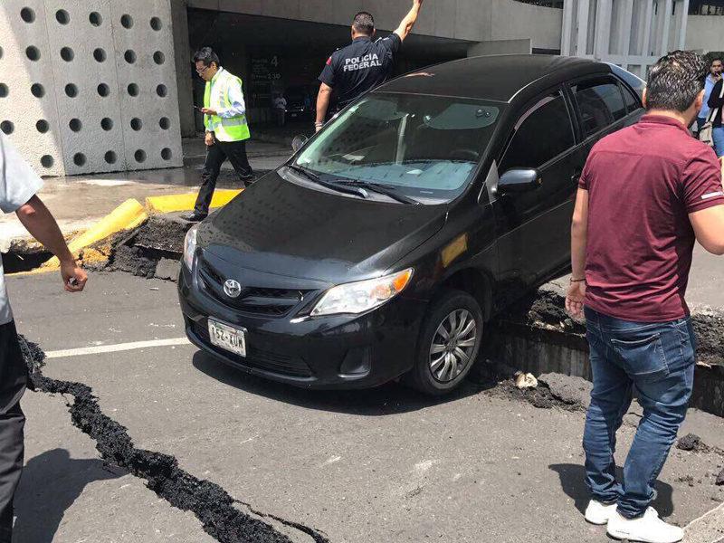 Carros após terremoto