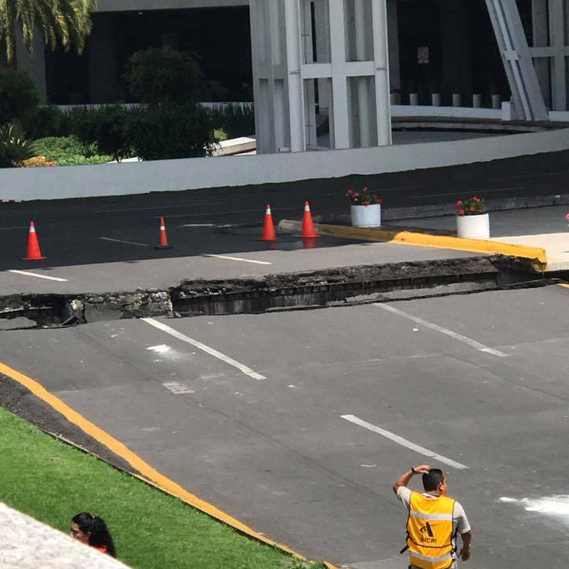 Rua após terremoto