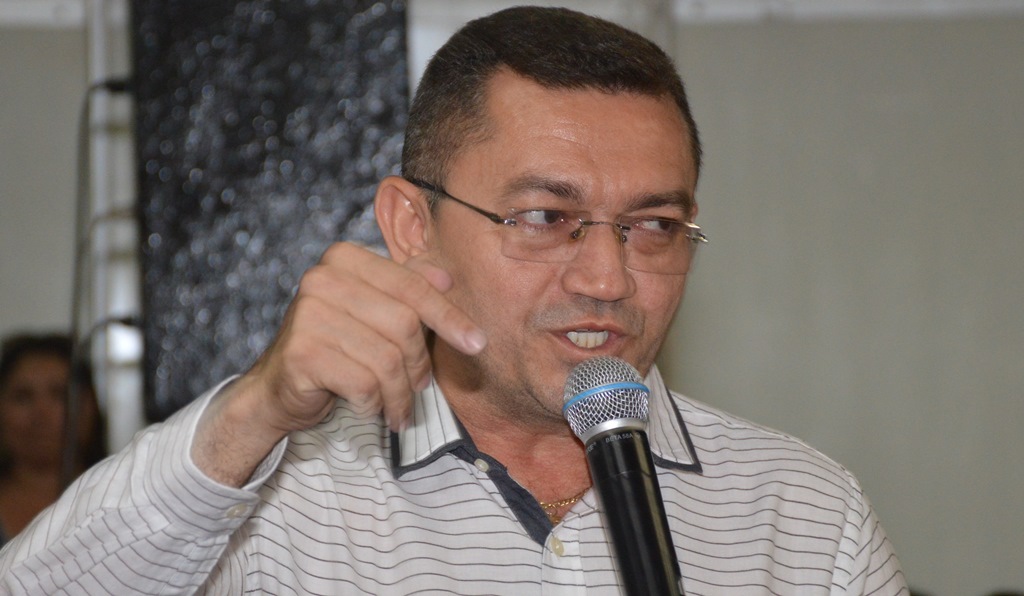 Padre Walmir sanciona lei da taxa do lixo