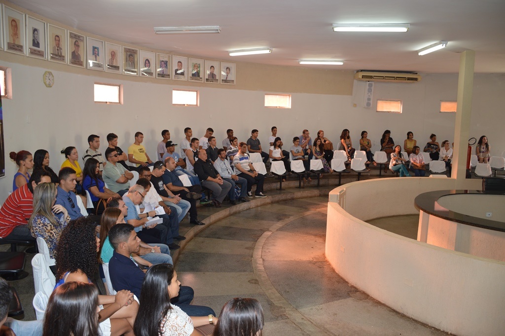 Sessão solene reune administradores e estudantes