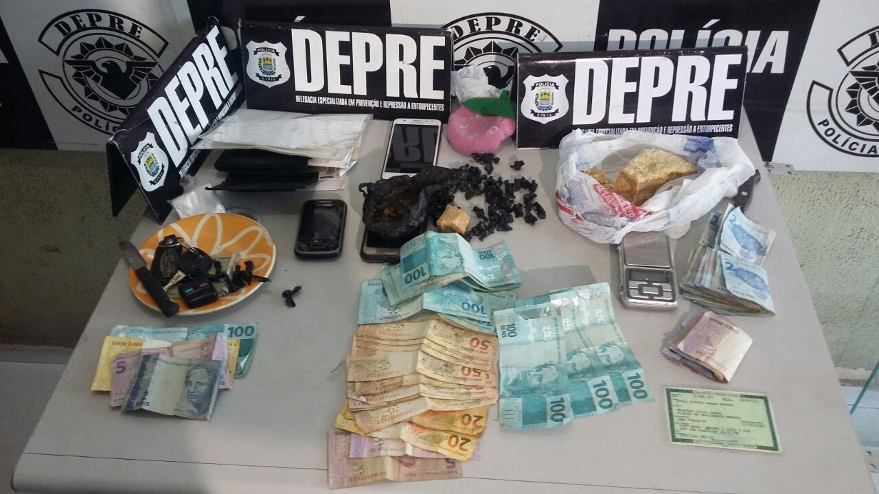 Dinheiro, drogas e outros produtos apreendidos
