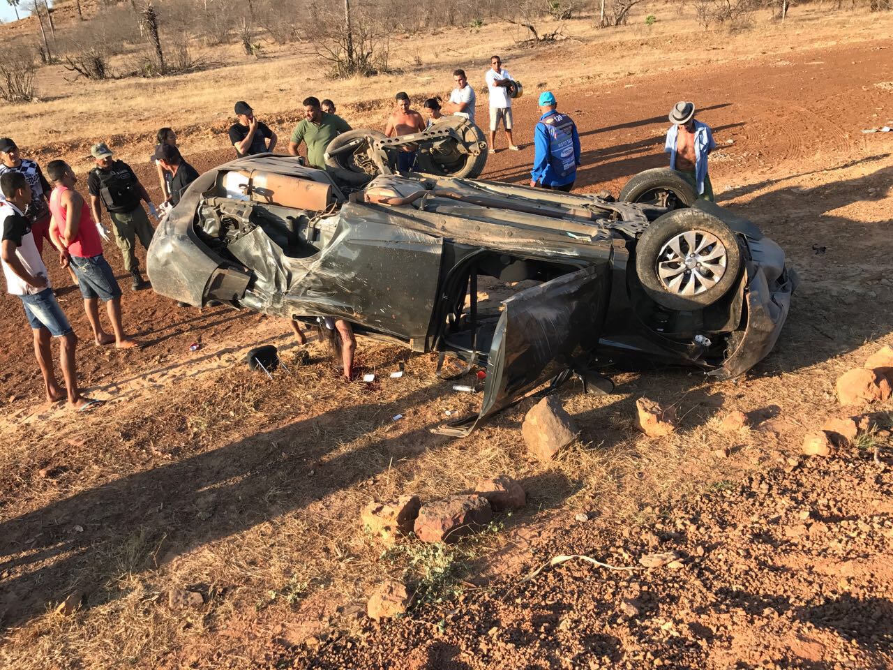 Carro envolvido em acidente na cidade de Domingos Mourão 