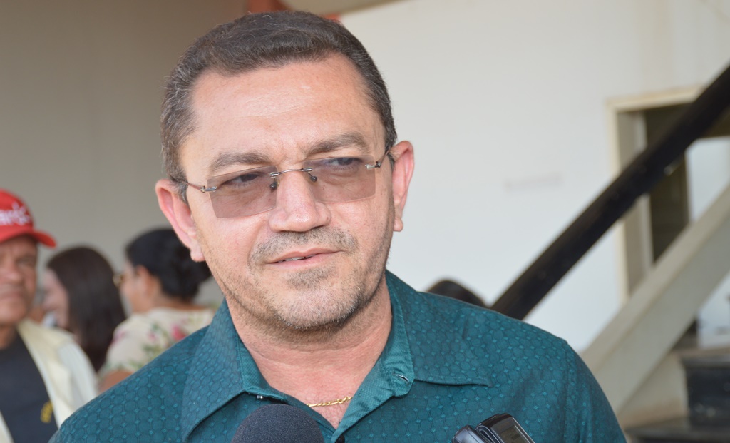 Padre Walmir diz que maquinário vai evitar locação de tratores