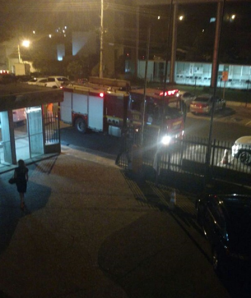 Corpo de bombeiros esteve no local