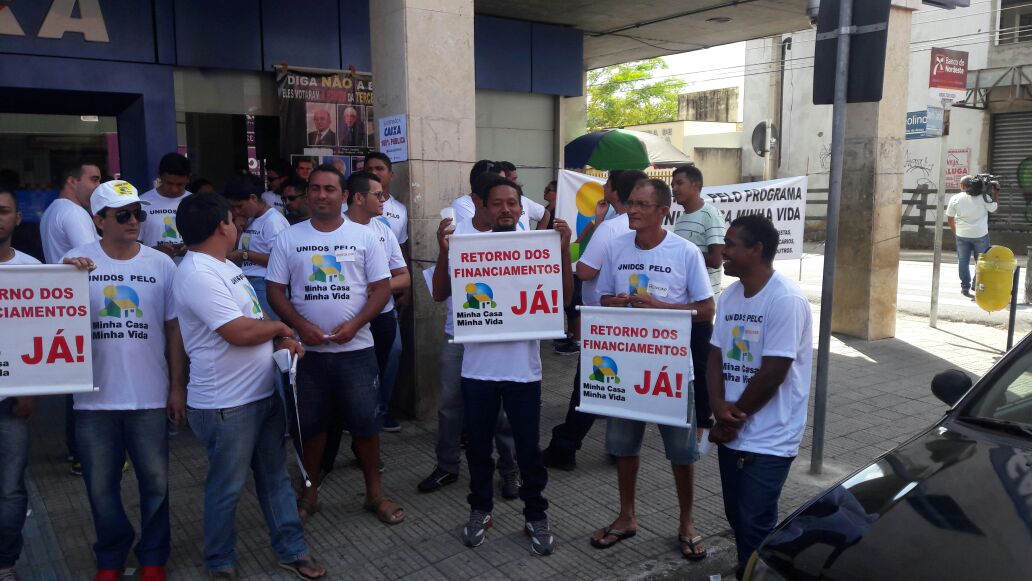 Sindicato e construtores fazem protesto em Teresina