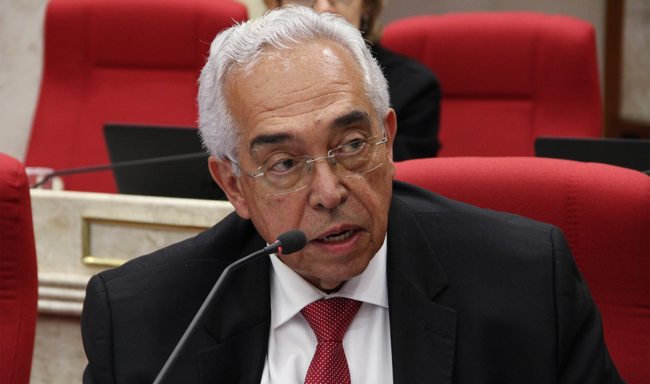 desembargador Hilton Queiroz