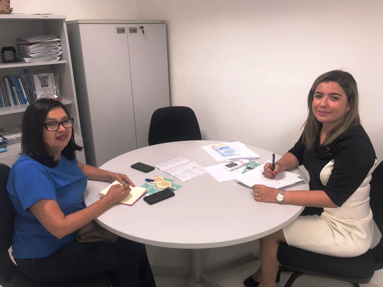 A superintendente de relações sociais da Segov Núbia Lopes e a Promotora Flávia Gomes
