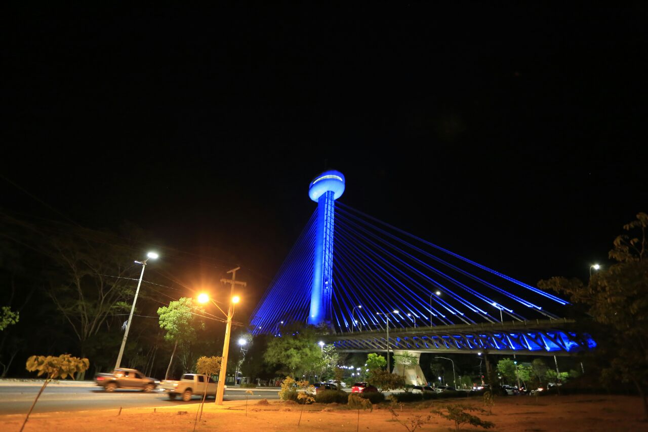 Novembro azul retratado na Ponte Estaiada