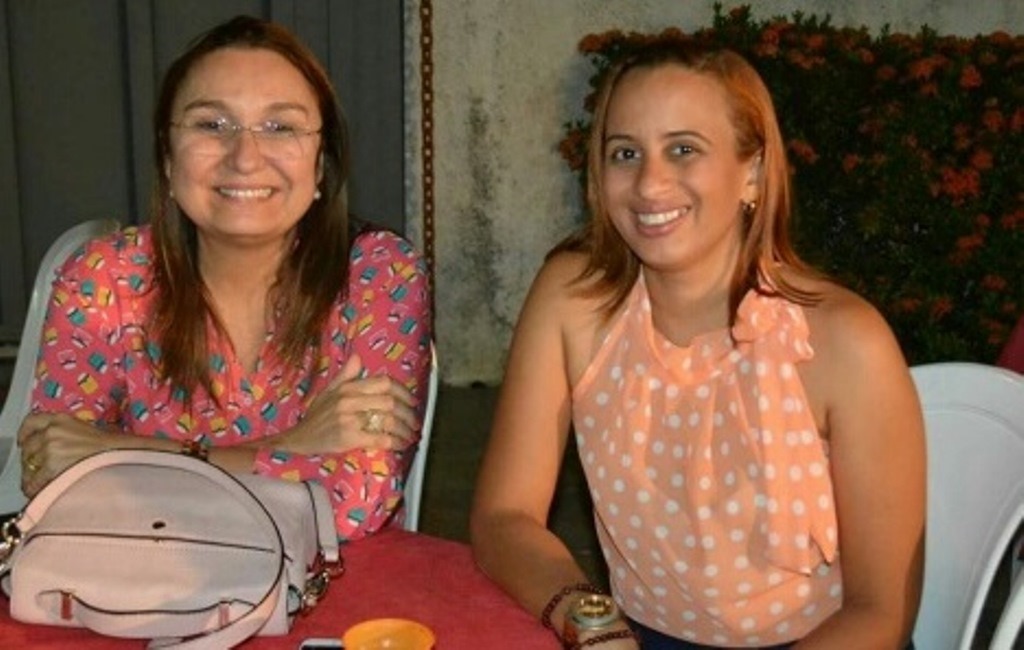 Mayra Noleto, à direita, com a deputada Flora Izabel