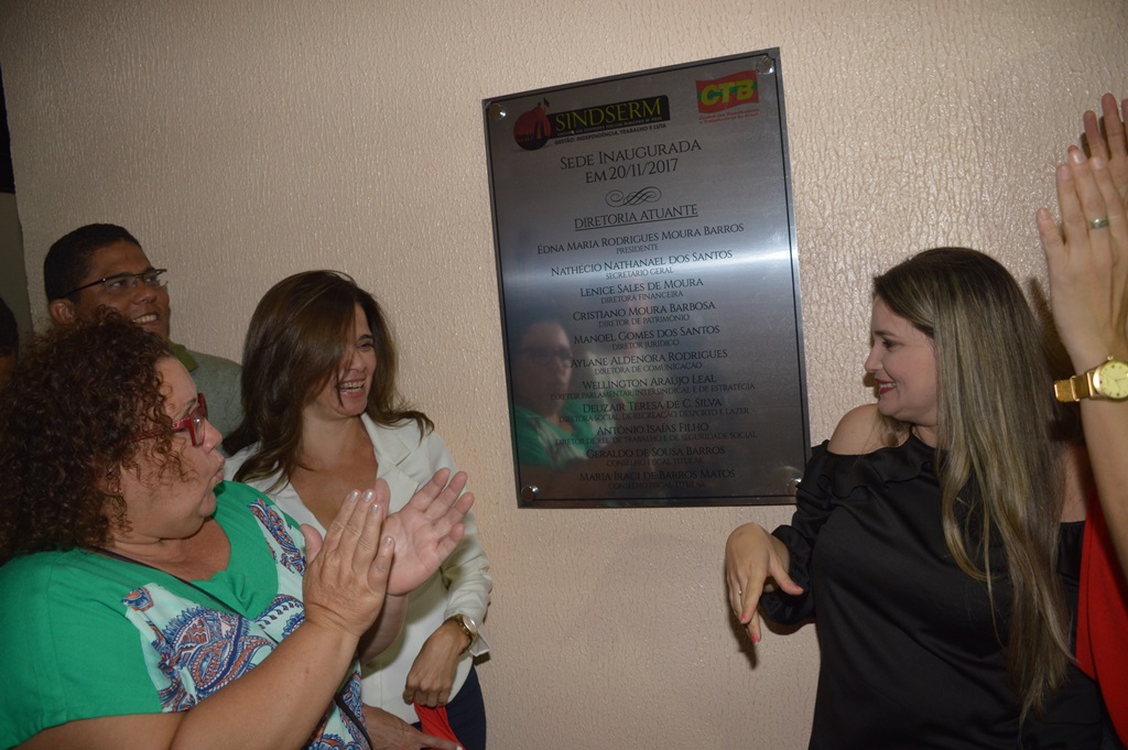 Descerramento das placa inaugural
