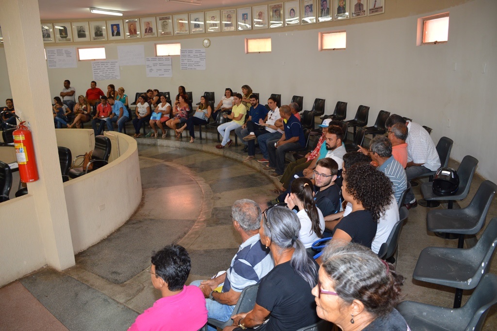 Público acompanha última sessão do ano