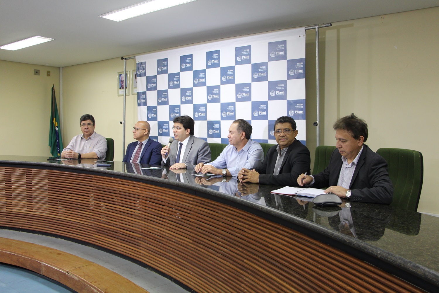 Autoridades presentes na solenidade