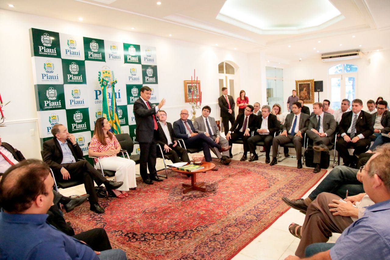Wellington em reunião com secretários